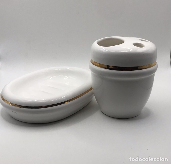 Segunda mano: CONJUNTO BA&Ntilde;O CERAMICA BLANCO/DORADO - Foto 1