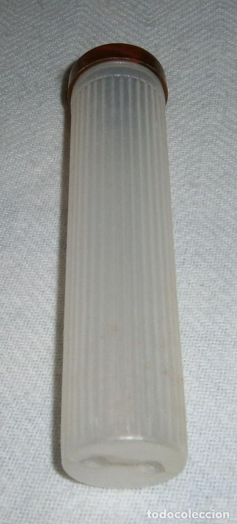 Segunda mano: bote de plastico con tapa ideal para viajar y llevar etc... - Foto 1