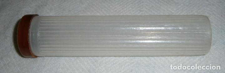 Segunda mano: bote de plastico con tapa ideal para viajar y llevar etc... - Foto 2