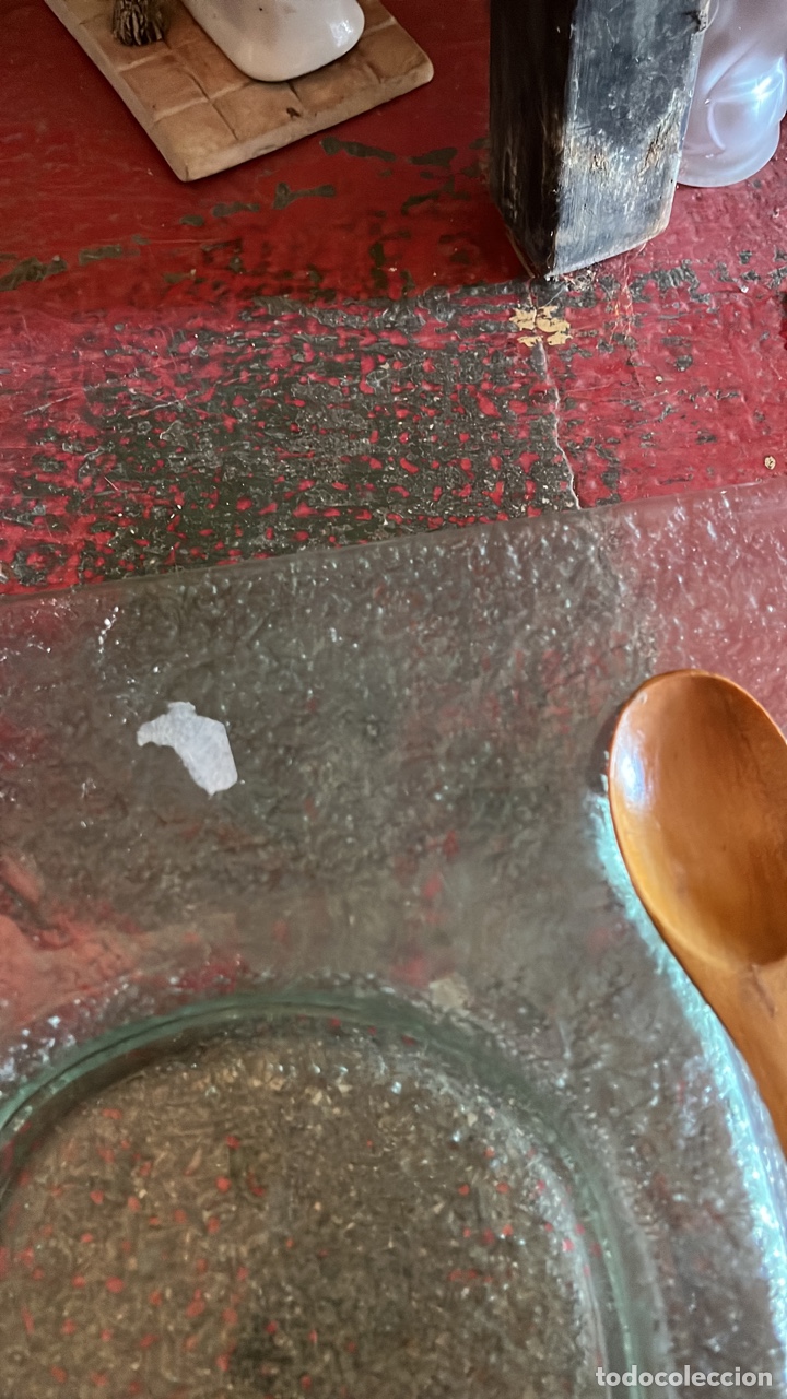 Segunda mano: DAL&Iacute;. Bandeja de cristal para plato con cuchara de madera. - Foto 5