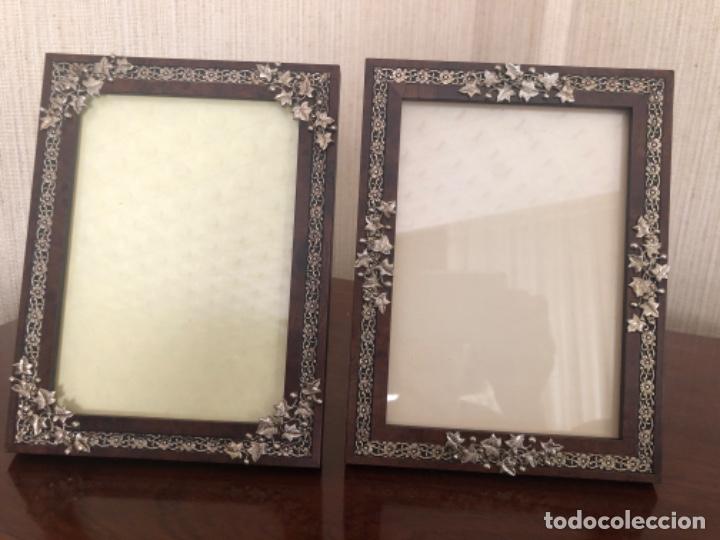 Segunda mano: 2 marcos de fotos de madera con decoraciones en alpaca. - Foto 1