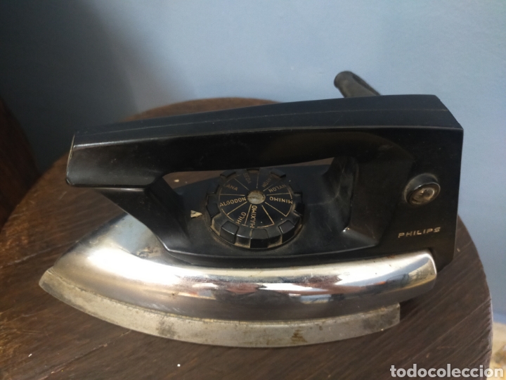 Segunda mano: Plancha el&eacute;ctrica Philips Funciona 220Volt-700wat. - Foto 1