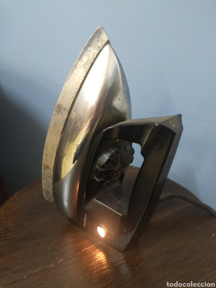 Segunda mano: Plancha el&eacute;ctrica Philips Funciona 220Volt-700wat. - Foto 2