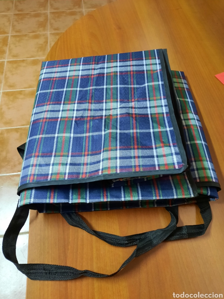 Segunda mano: Maleta en material pl&aacute;stico resistente de 98&times;68&times;29 cm - Foto 5