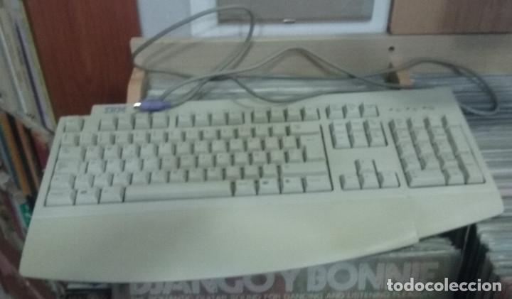 Segunda mano: Teclado IBM para PC. Mod. KB-7958, conexi&oacute;n PS2 - Foto 1