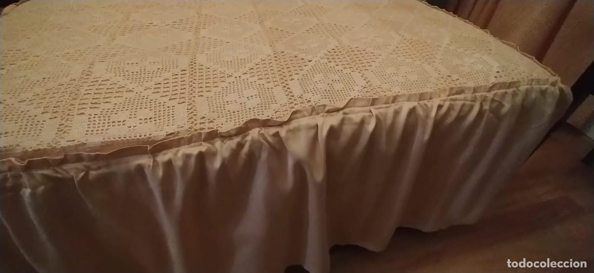 Segunda mano: Colcha de croche y cortina - Foto 2