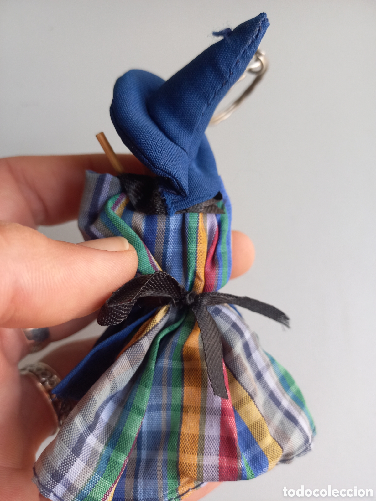Segunda mano: Llavero bruja de la suerte - Foto 3