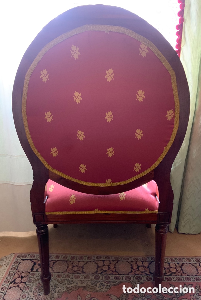 Segunda mano: Sill&oacute;n tapizado capiton&eacute; y madera maciza tallada - Foto 5