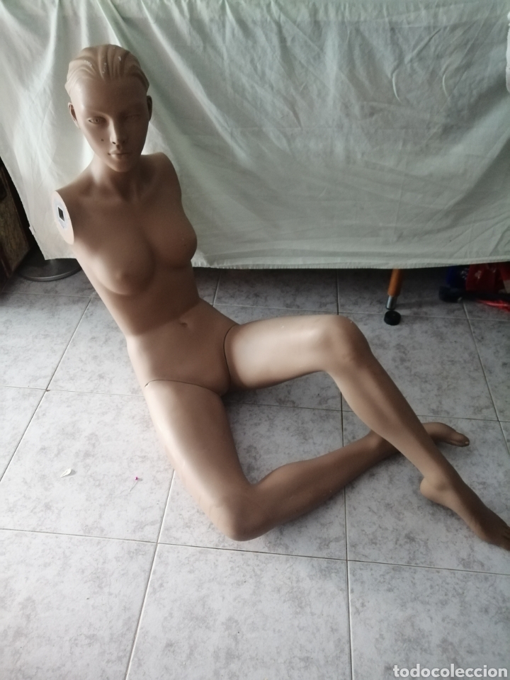 Segunda mano: Maniqu&iacute; mujer sentada - Foto 1