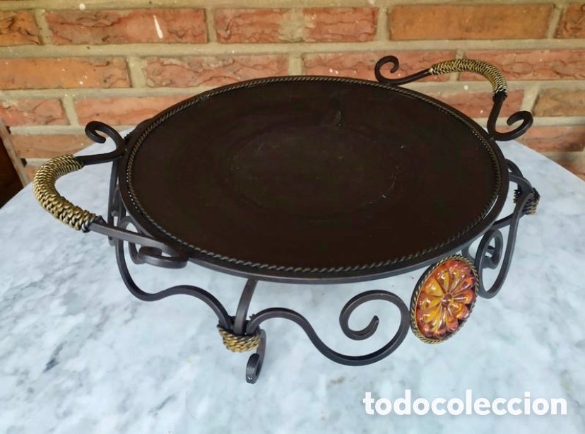 Segunda mano: Bandeja/centro de mesa de metal negro con patas - Foto 3