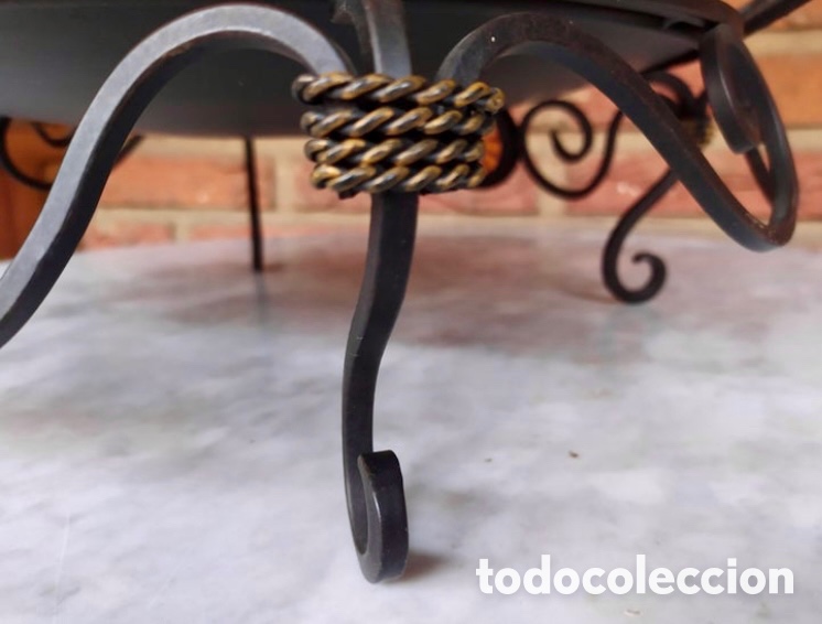 Segunda mano: Bandeja/centro de mesa de metal negro con patas - Foto 6