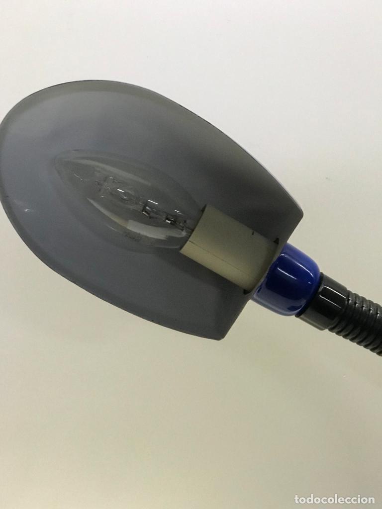 Segunda mano: L&aacute;mpara/Flexo de mesa vintage en color azul - Foto 3