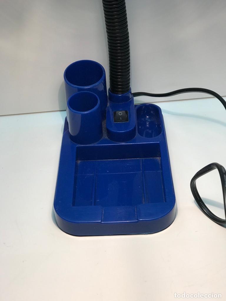 Segunda mano: L&aacute;mpara/Flexo de mesa vintage en color azul - Foto 4