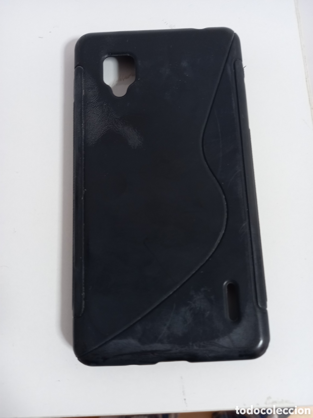 Segunda mano: Funda m&oacute;vil silicona LG E975 negra - Foto 2