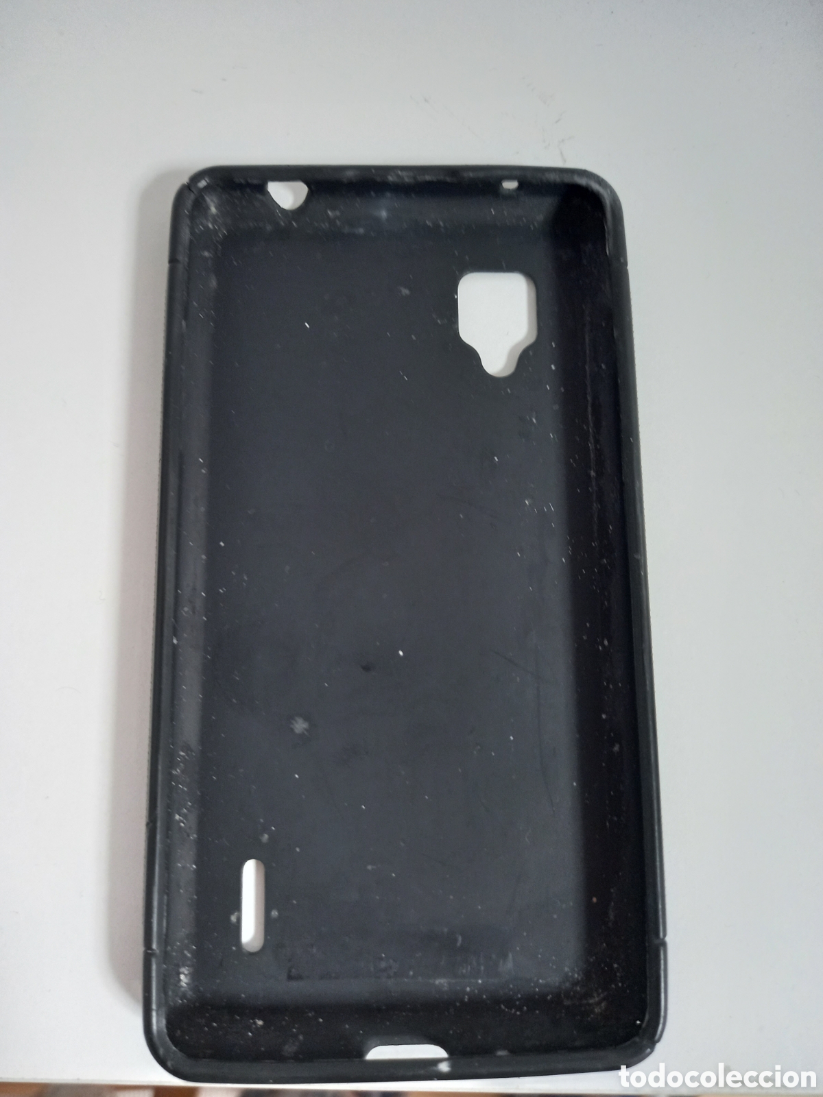 Segunda mano: Funda m&oacute;vil silicona LG E975 negra - Foto 1