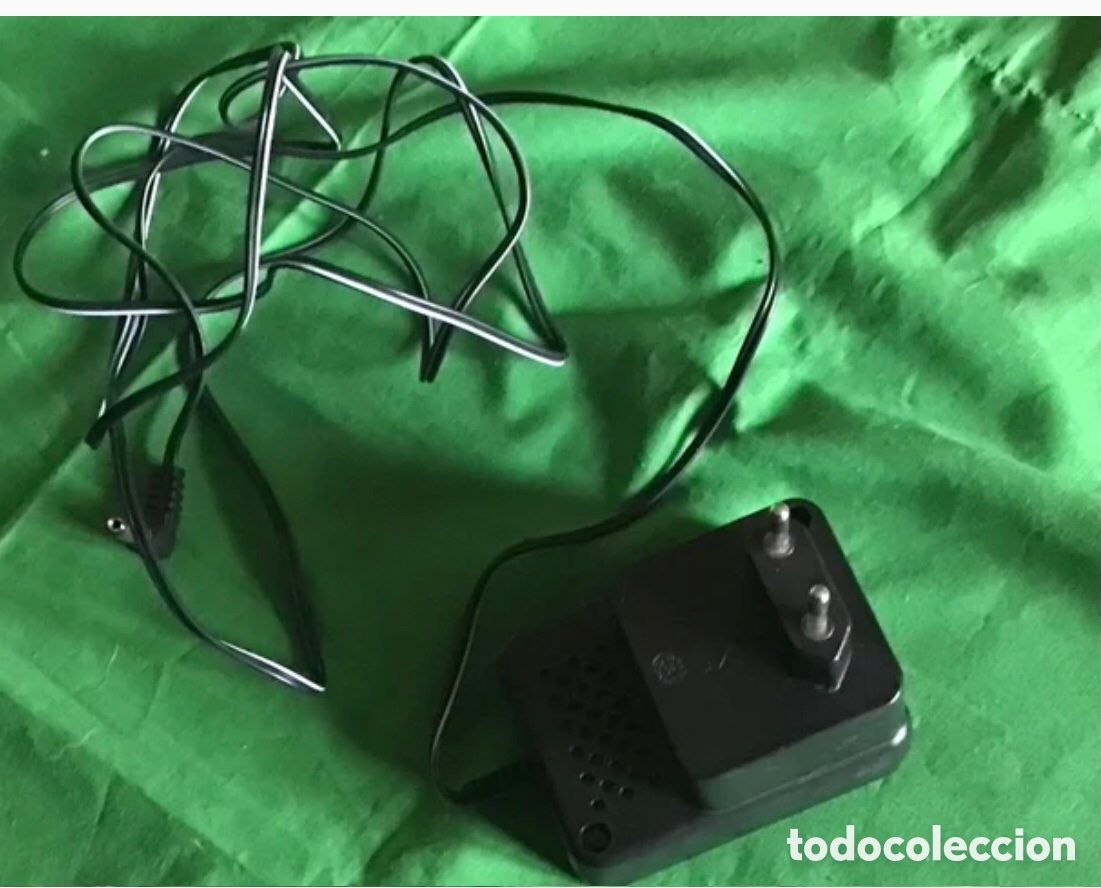 Segunda mano: CARGADOR DE PILAS RECARGABLES. Marca W &amp; K. - Foto 2