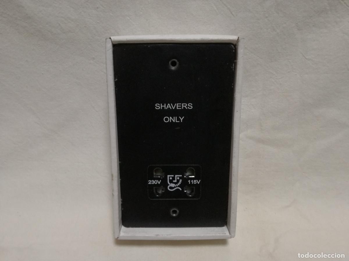 Segunda mano: ENCHUFE EMPOTRABLE TRANSFORMADOR 230v a 115v (PARA AFEITADORAS) - Foto 1
