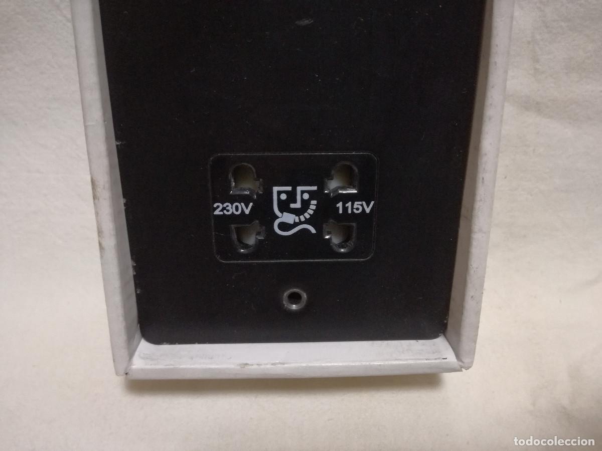 Segunda mano: ENCHUFE EMPOTRABLE TRANSFORMADOR 230v a 115v (PARA AFEITADORAS) - Foto 3
