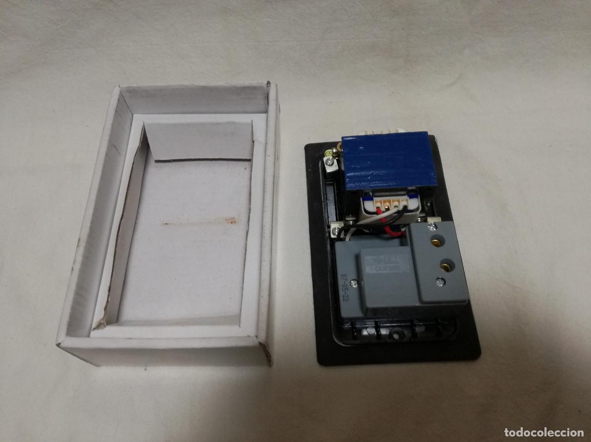 Segunda mano: ENCHUFE EMPOTRABLE TRANSFORMADOR 230v a 115v (PARA AFEITADORAS) - Foto 4