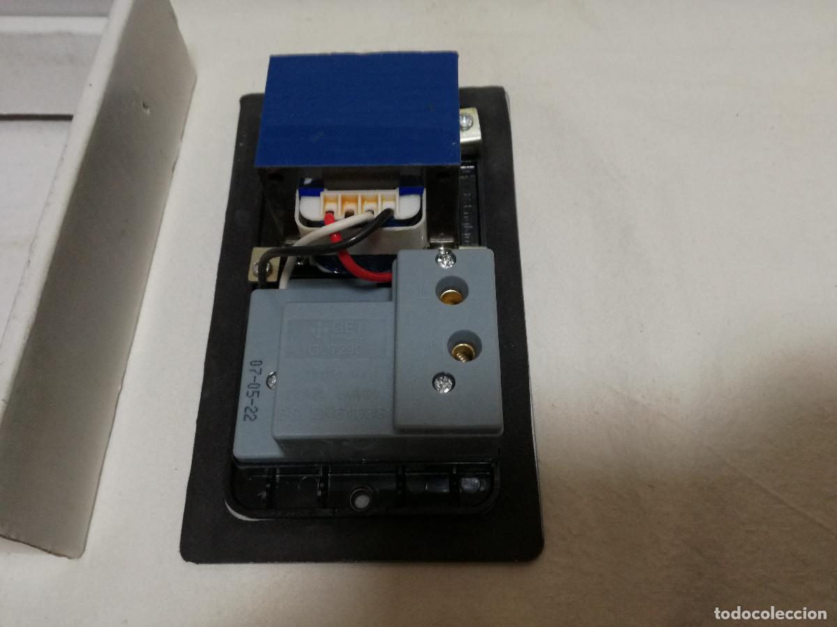 Segunda mano: ENCHUFE EMPOTRABLE TRANSFORMADOR 230v a 115v (PARA AFEITADORAS) - Foto 5