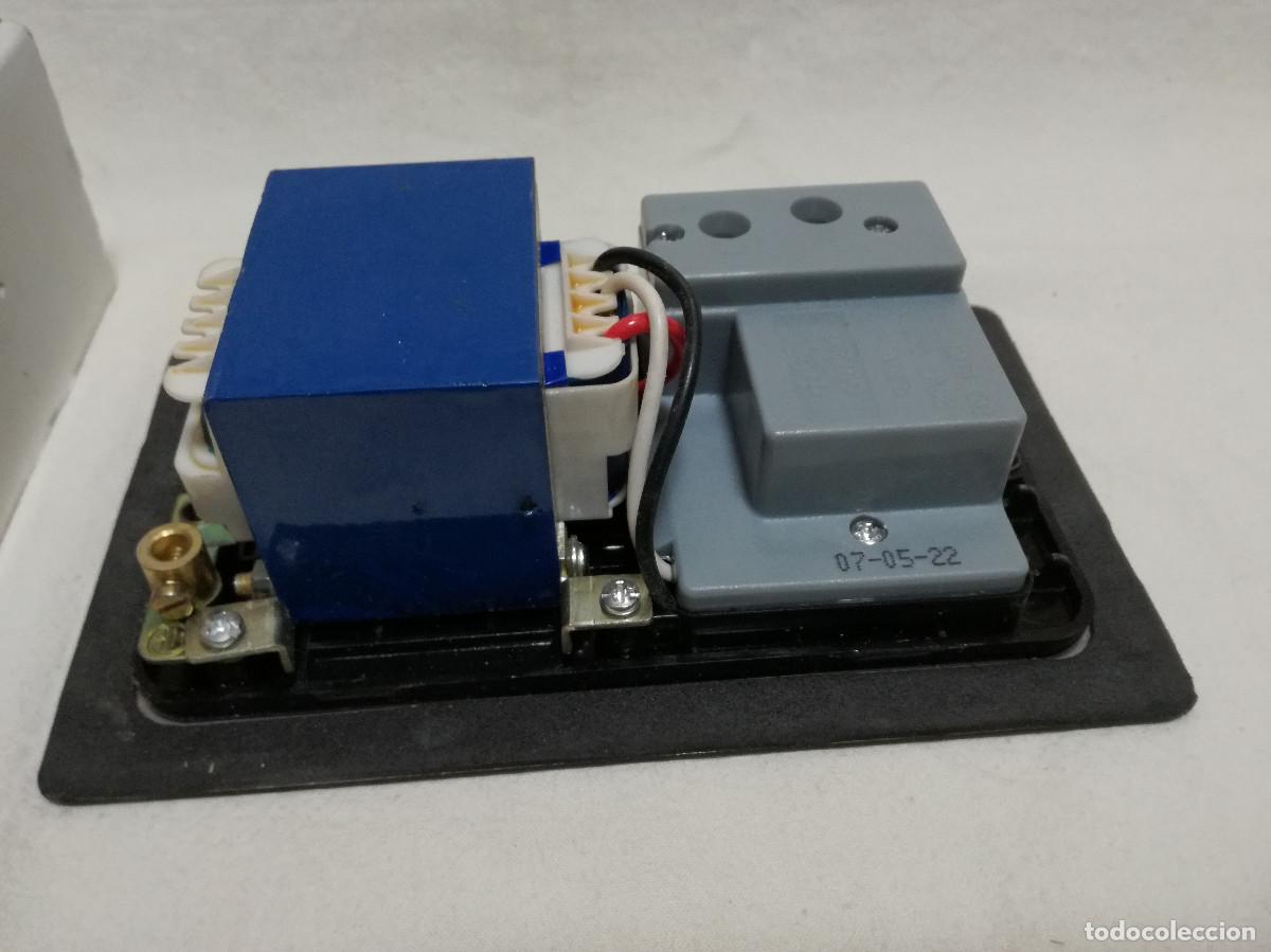 Segunda mano: ENCHUFE EMPOTRABLE TRANSFORMADOR 230v a 115v (PARA AFEITADORAS) - Foto 6
