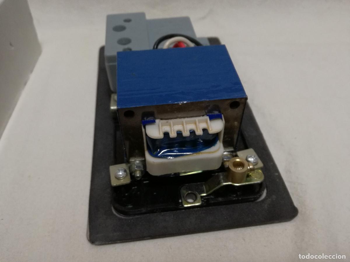 Segunda mano: ENCHUFE EMPOTRABLE TRANSFORMADOR 230v a 115v (PARA AFEITADORAS) - Foto 7