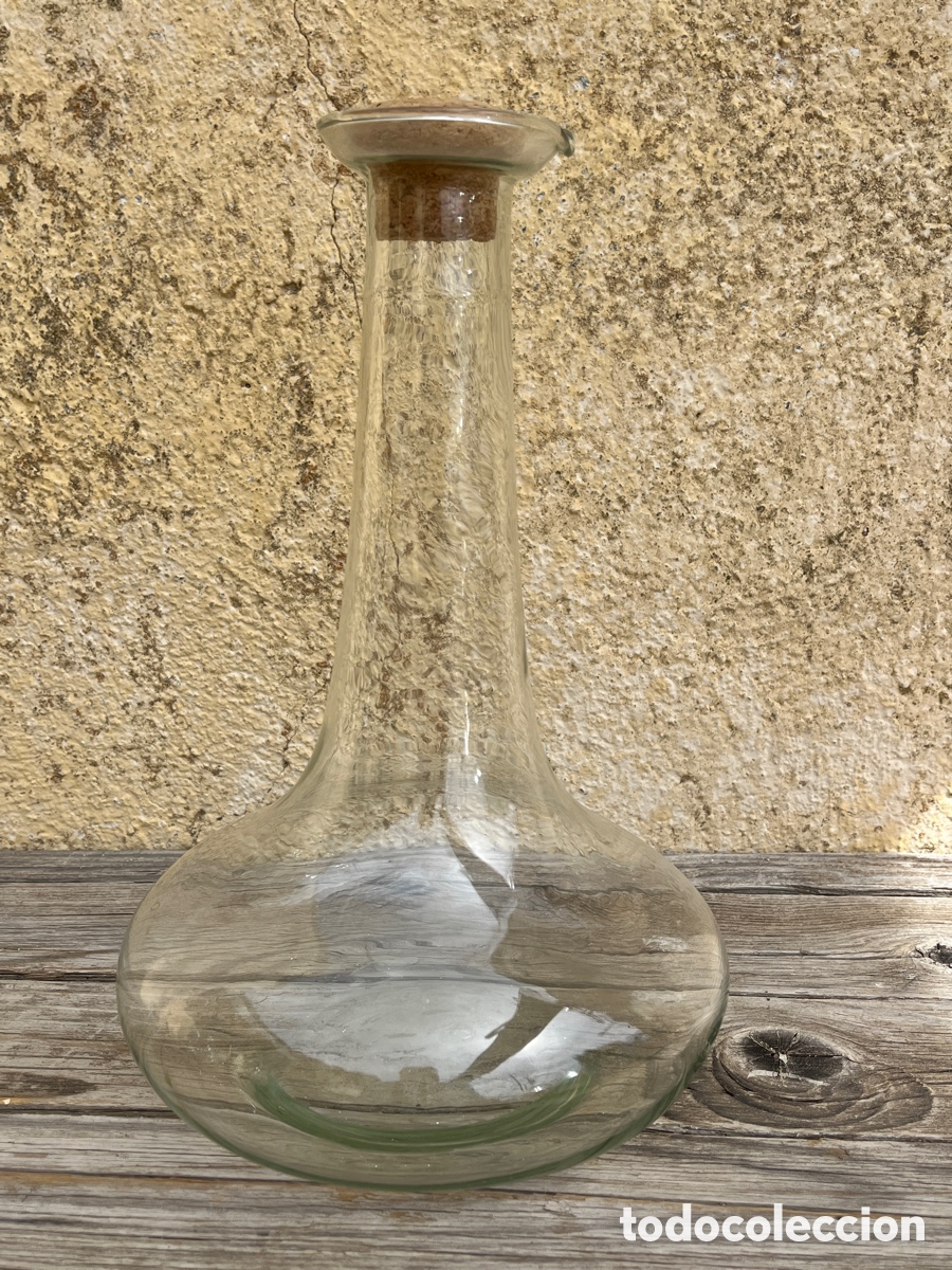 Segunda mano: Jarra o botella de cristal con tap&oacute;n de corcho. - Foto 1