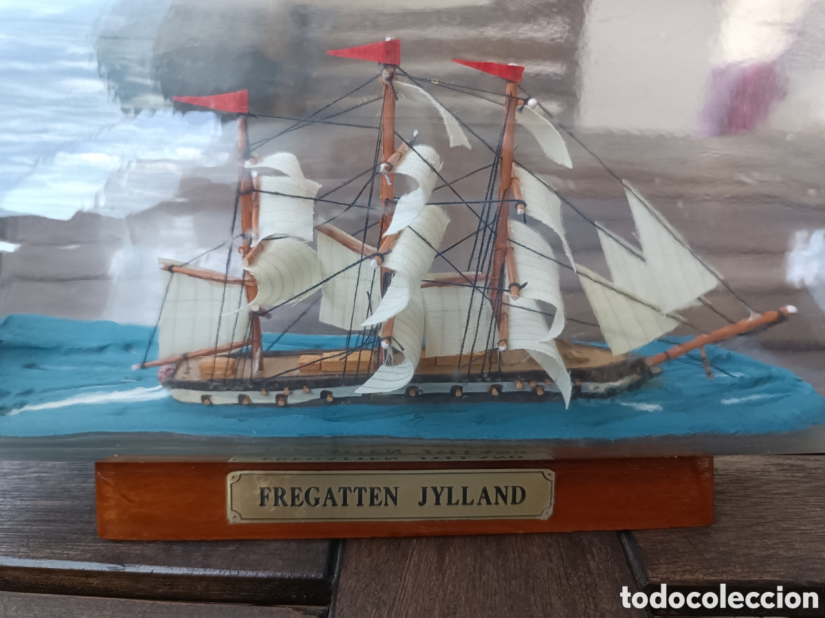 Segunda mano: Barco en botella. Fregatten Jylland. 25 cm largo - Foto 1