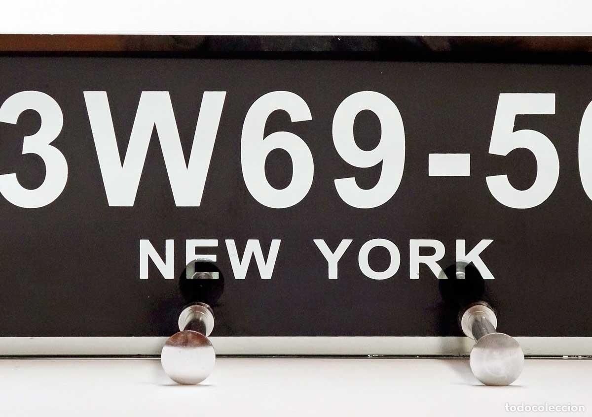 Segunda mano: PERCHERO MATR&Iacute;CULA NEW YORK DE ESPEJO. 40X13 - Foto 2