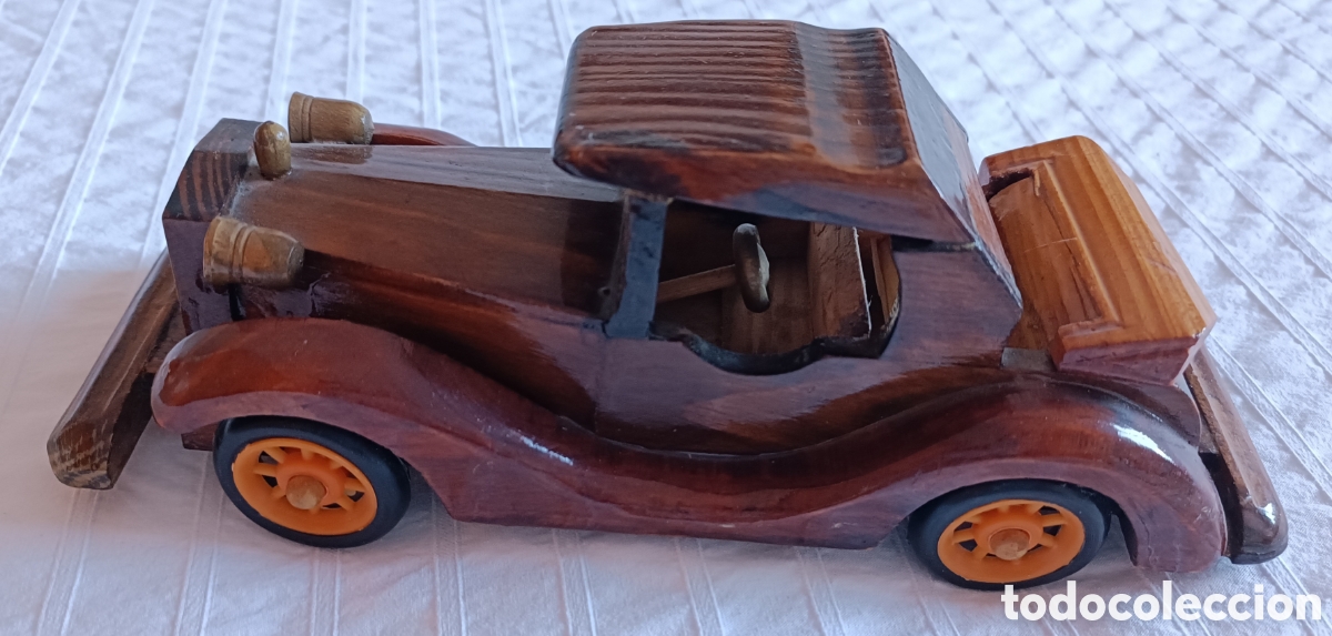 Segunda mano: Coche madera 22 cm - Foto 1
