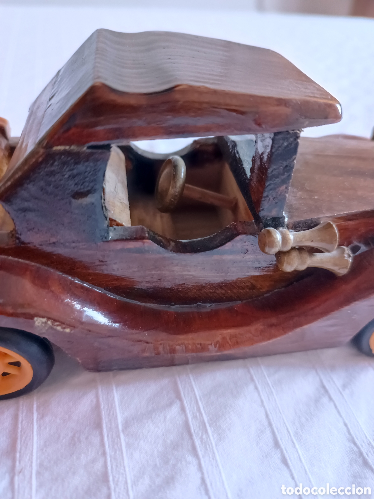 Segunda mano: Coche madera 22 cm - Foto 2