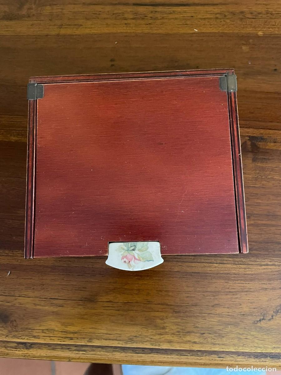 Segunda mano: JUEGO CHUPITOS EN CAJA DE MADERA - Foto 1