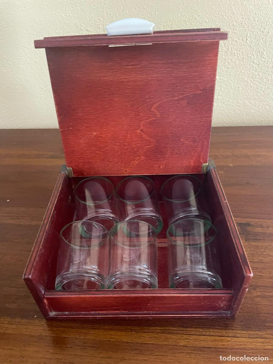 Segunda mano: JUEGO CHUPITOS EN CAJA DE MADERA - Foto 2