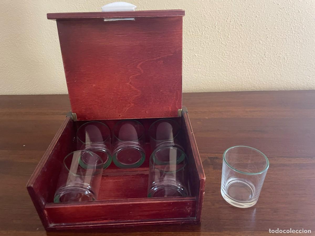Segunda mano: JUEGO CHUPITOS EN CAJA DE MADERA - Foto 3