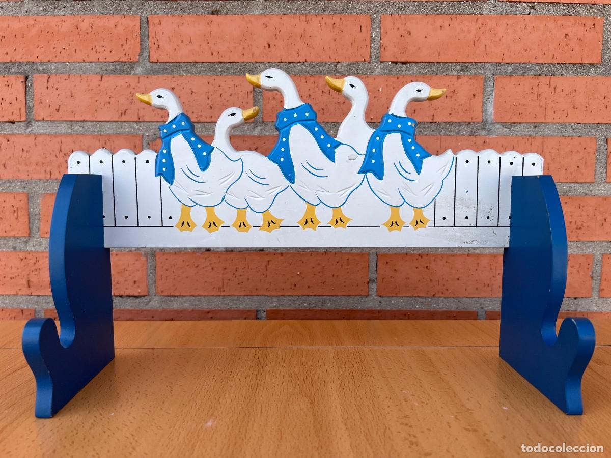 Segunda mano: COLGADOR PERCHA DE MADERA PATOS - Foto 1