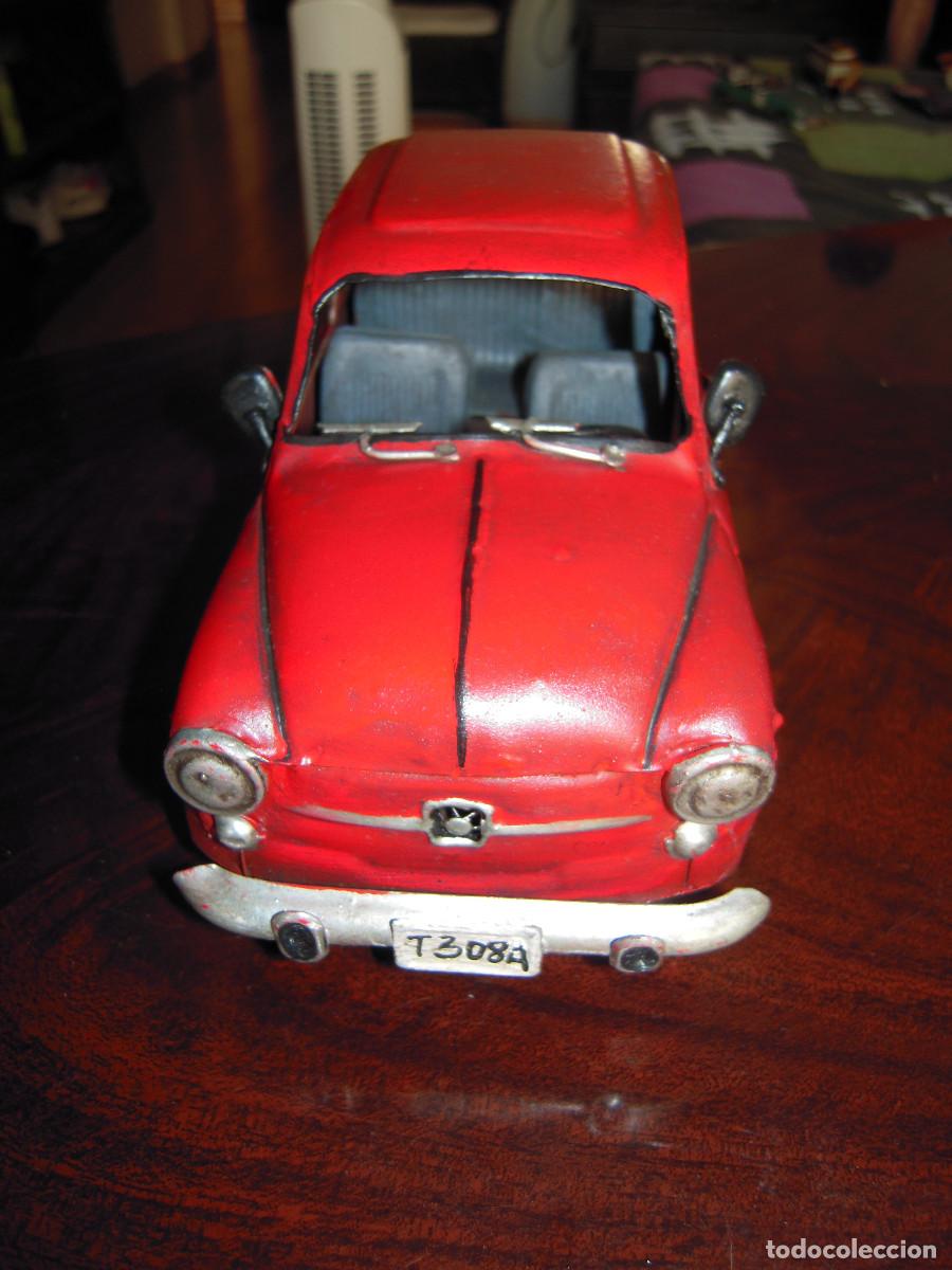 Segunda mano: Coche tipo seiscientos met&aacute;lico decorativo - Foto 1