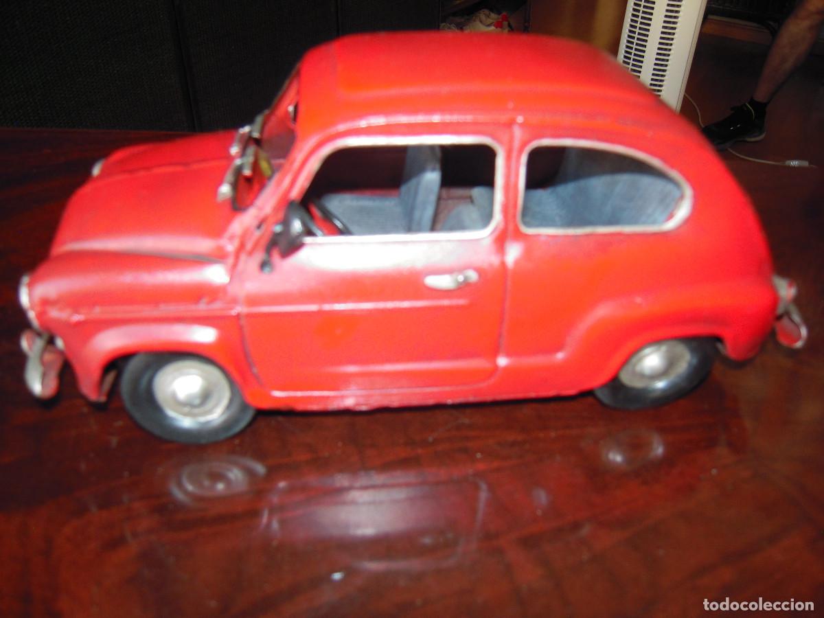 Segunda mano: Coche tipo seiscientos met&aacute;lico decorativo - Foto 2