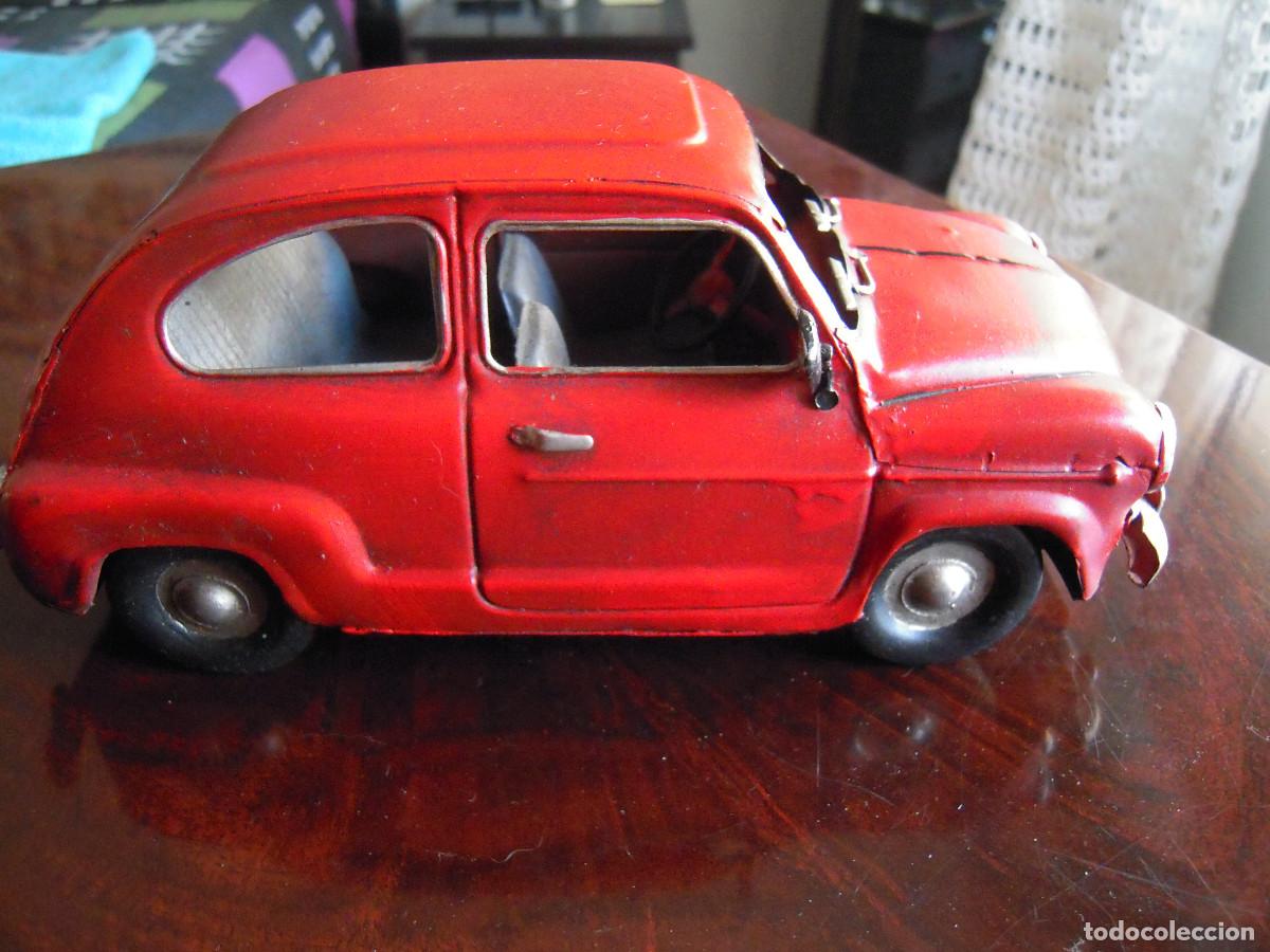 Segunda mano: Coche tipo seiscientos met&aacute;lico decorativo - Foto 3