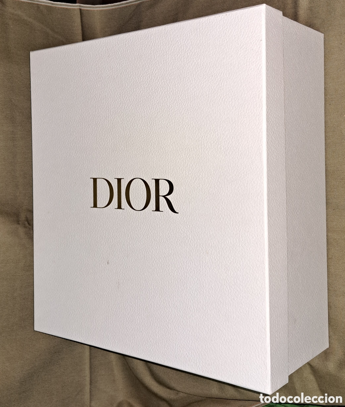 Segunda mano: CAJA DIOR BLANCA 41X38,5X17 CM - Foto 3