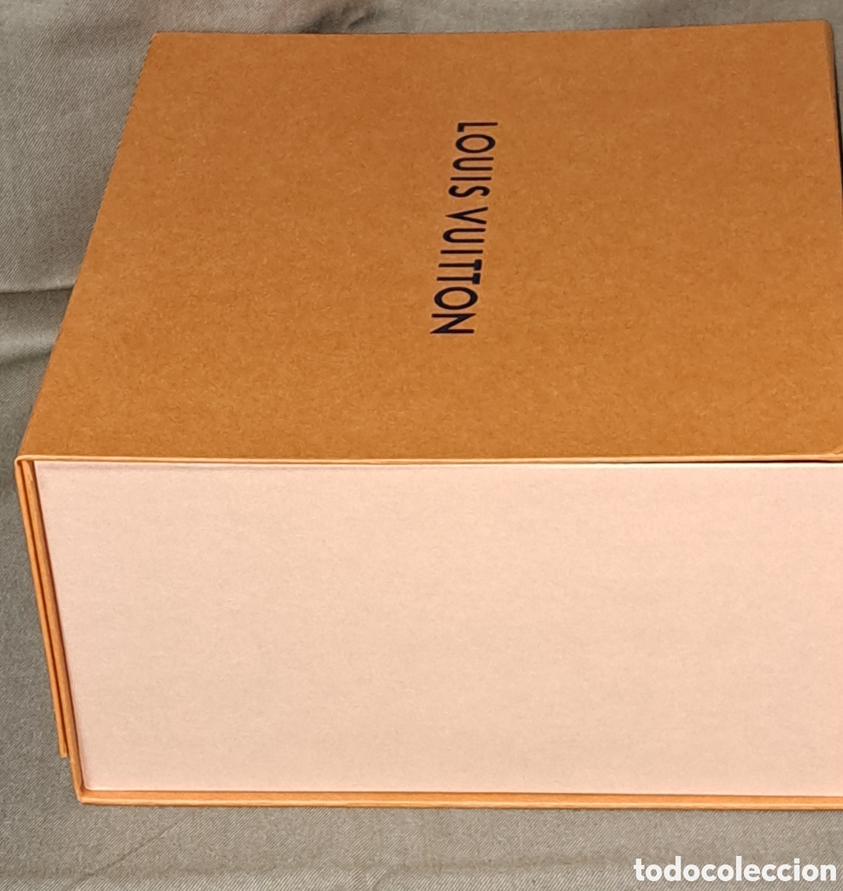 Segunda mano: CAJA LOUIS VUITTON 30X27X15 CM - Foto 3