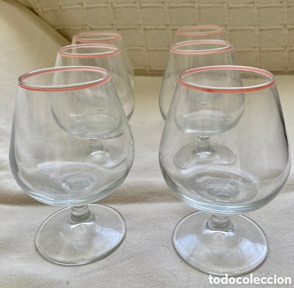 Segunda mano: 6 copas de cristal, con filo rosa - Foto 2