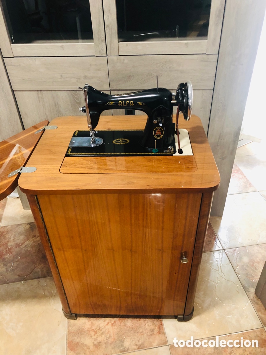 Segunda mano: M&aacute;quina de coser con mueble - Alfa - Foto 3