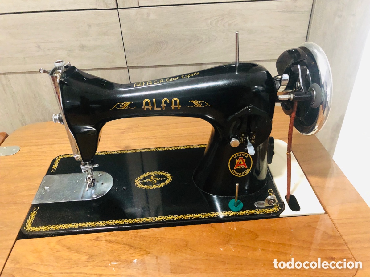 Segunda mano: M&aacute;quina de coser con mueble - Alfa - Foto 4
