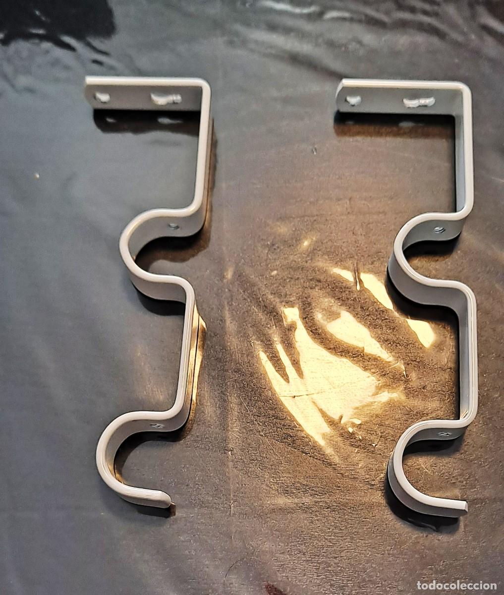 Segunda mano: JUEGO DE 2 SOPORTES PARA COLGAR CORTINAS - Foto 2