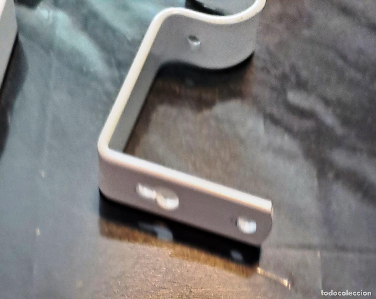 Segunda mano: JUEGO DE 2 SOPORTES PARA COLGAR CORTINAS - Foto 3