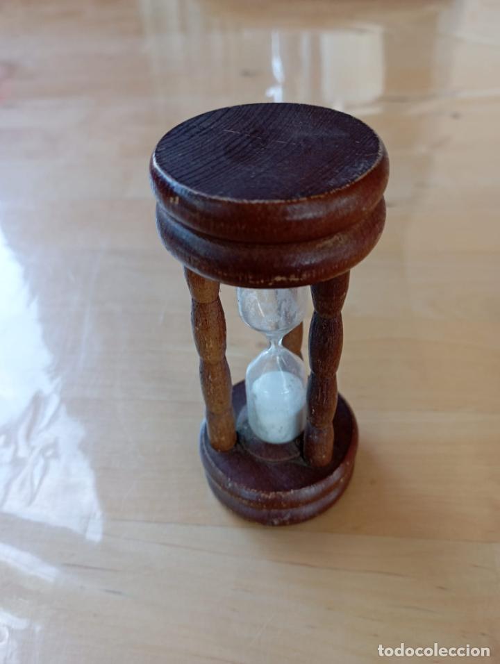 Segunda mano: RELOJ ARENA,BASE MADERA. - Foto 2