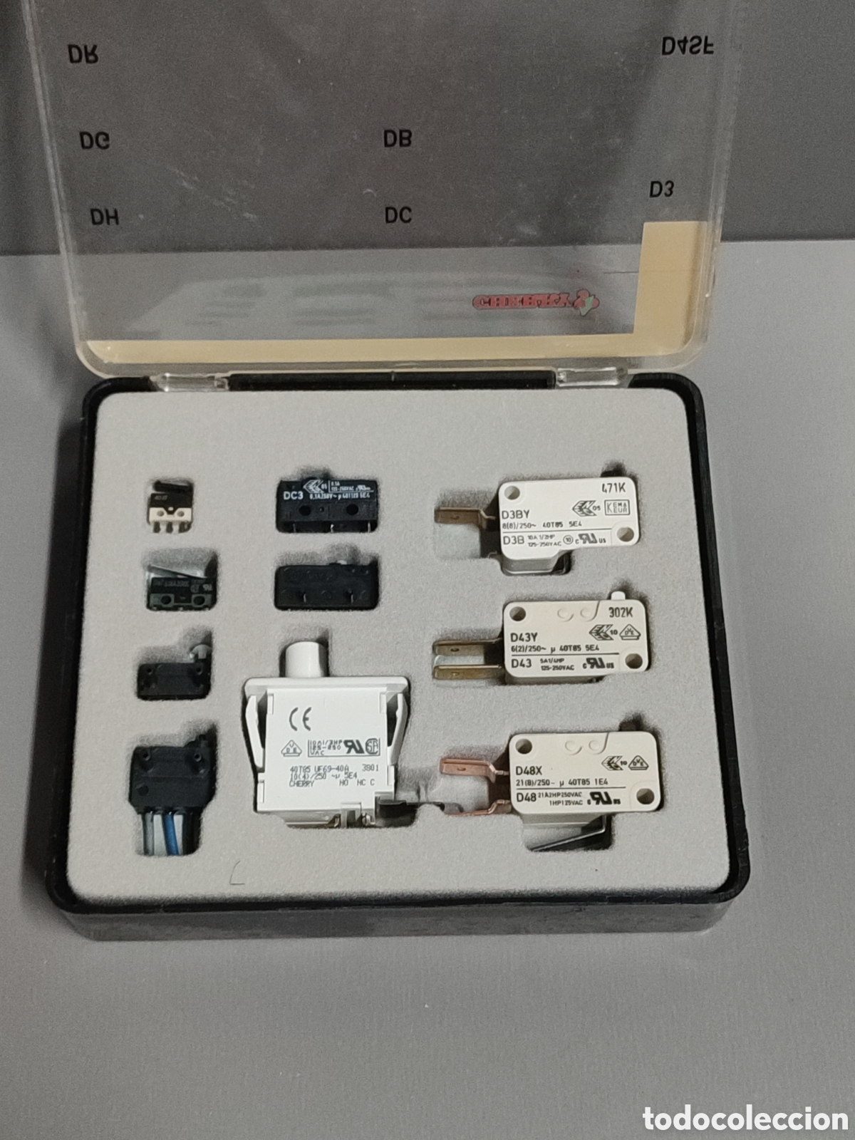 Segunda mano: Peque&ntilde;a Cajita de componentes electr&oacute;nicos de la marca CHERRY, suministro de Barcitronic S.A. - Foto 2