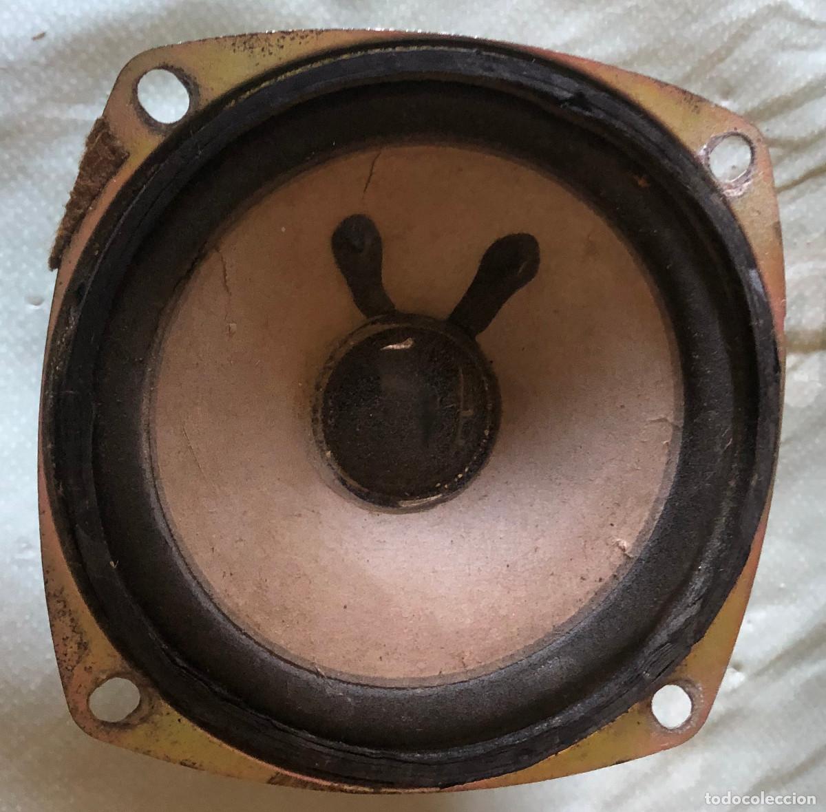 Segunda mano: Material electr&oacute;nico antiguo. Altavoz 5 W - 4 ohms. 8 x 8 cm. Funciona correctamente. - Foto 2