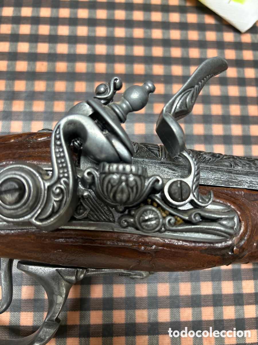 Segunda mano: Trabuco imitaci&oacute;n en metal y pl&aacute;stico r&iacute;gido - Foto 4