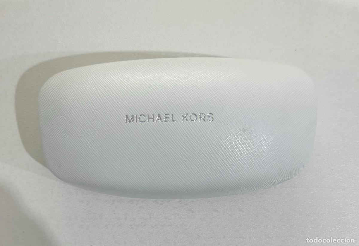 Segunda mano: ESTUCHE DE GAFAS MICHAEL KORS DE COLOR BLANCO - Foto 1